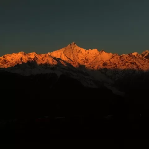 走进卡瓦格博 歌词 - 雪之子组合